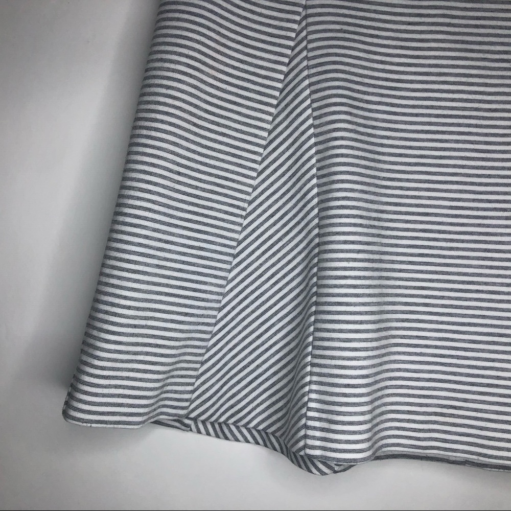 MICHAEL KORS gray and white striped mini skirt 6 - Picture 3 of 7